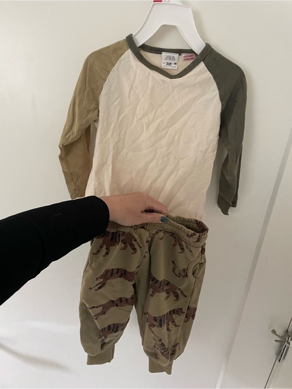 Zara Kids Raglan Two-Piece Set in Cream and Olive size 18-24 months